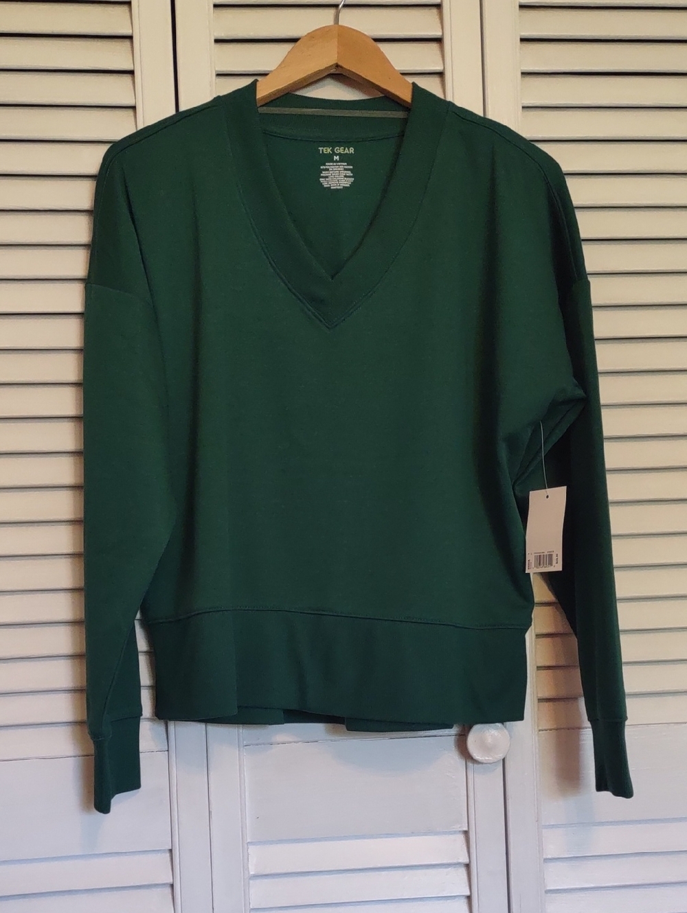 NWT Tek Gear Stretch Fleece V-neck Size M Rugged Green Sweatshirt Tee